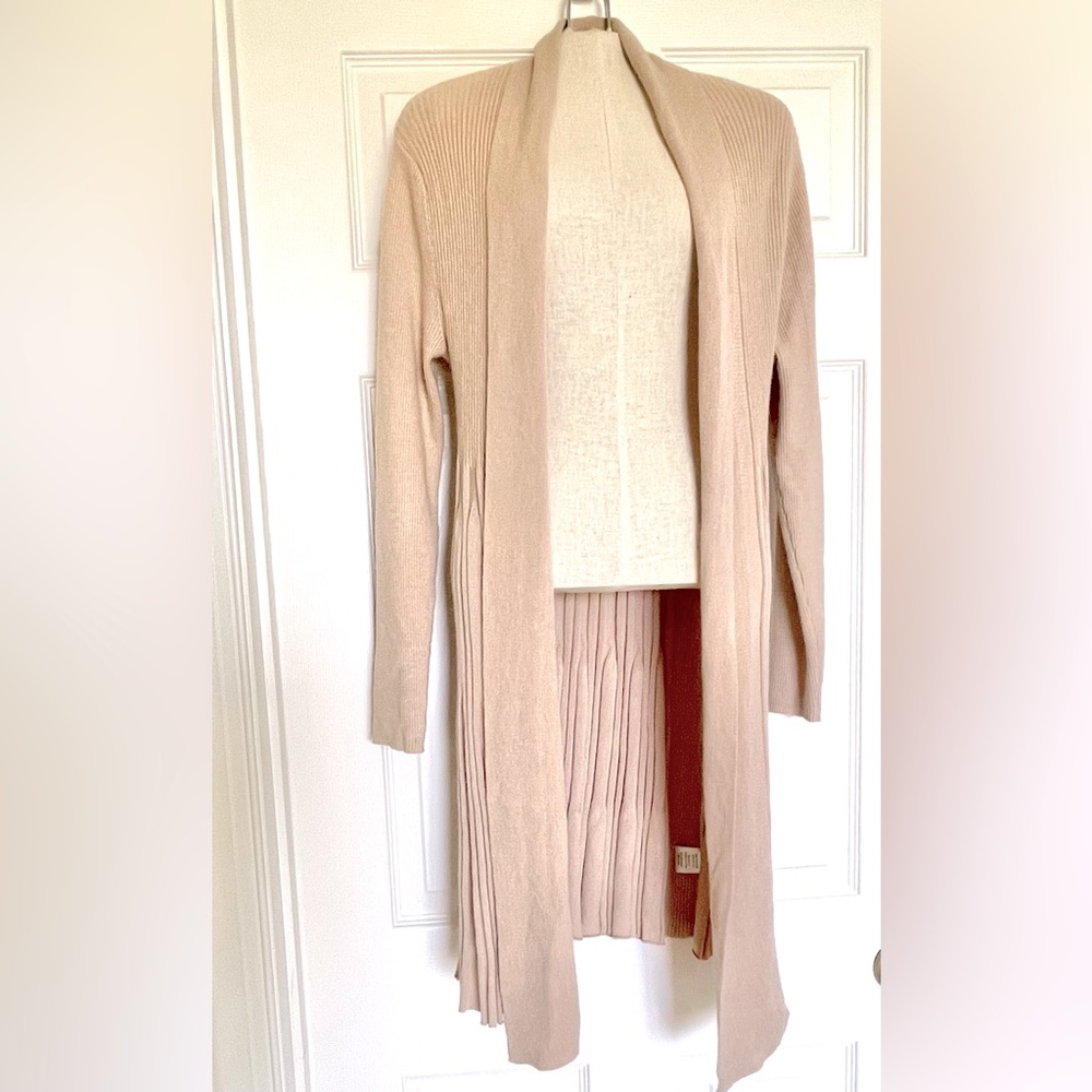 Long beige open cardigan / duster Niemam Marcus. Ribbed with shawl collar